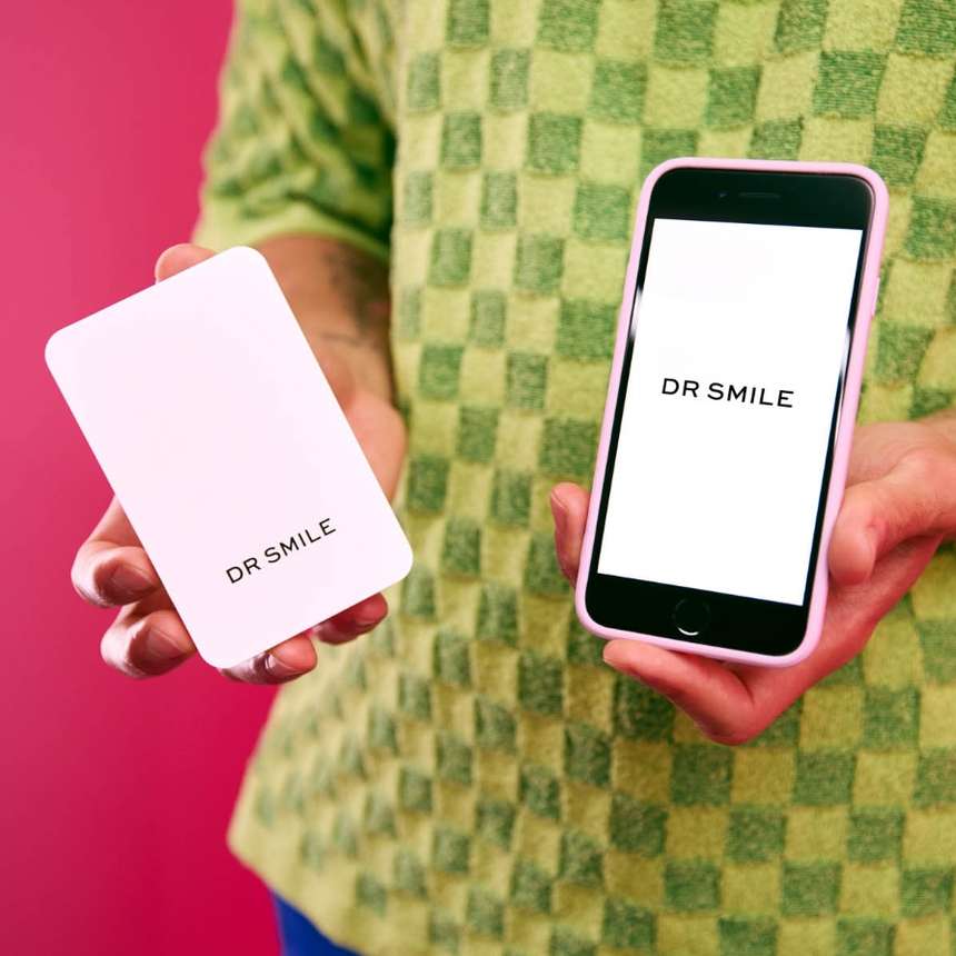 [CRO] Phone - Mobile - DR SMILE Case - Hands - Plaid Yellow Shirt - Pink - Background - Desktop