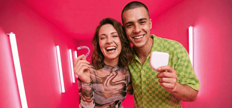 [CRO] Woman - Man - Brunettes - Colorfull clothes - Case - Aligner - Smile - Standing - Looking to the camera - Pink - Light - Background - Desktop